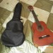 DEUX petites guitares avec sacoches